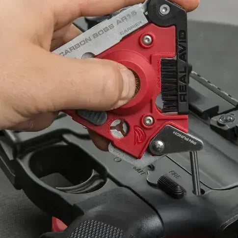 Zbliżenie na stalowy szkielet narzędzia Real Avid Carbon Boss AR-15 przedstawiające mechanizm bezpiecznej blokady narzędzi Liner Lock.