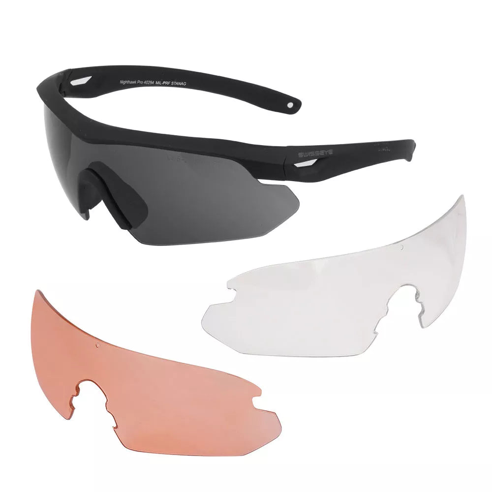 Balistyczne okulary strzeleckie Swiss Eye Nighthawk w czarnej oprawce z zamontowanym ciemnym wizjerem oraz dodatkowymi szybkami przezroczystą i pomarańczową