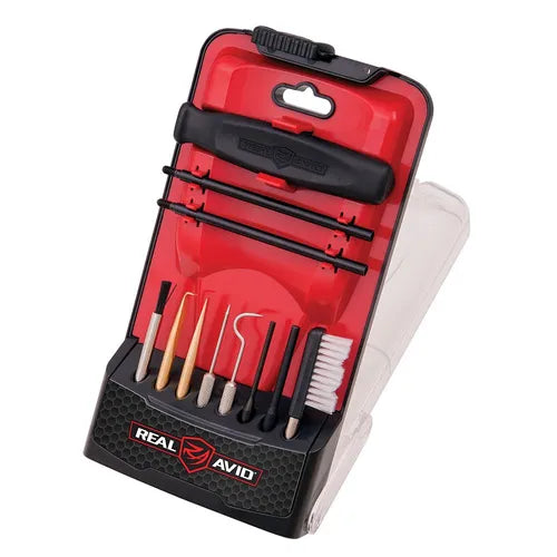 Zestaw narzędzi rusznikarskich Real Avid Gun Boss Pro Precision Cleaning Tools w otwartej walizce Kickstand ze skrobakami mosiężnymi i wybijakami do pinów