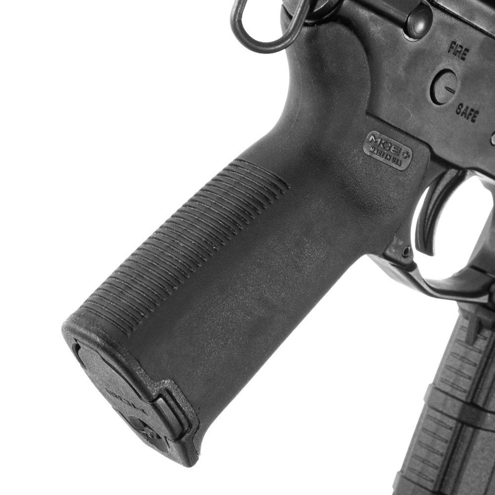 Chwyt pistoletowy MOE dla AR15/AR10 w kolorze czarnym na karabinku AR-15